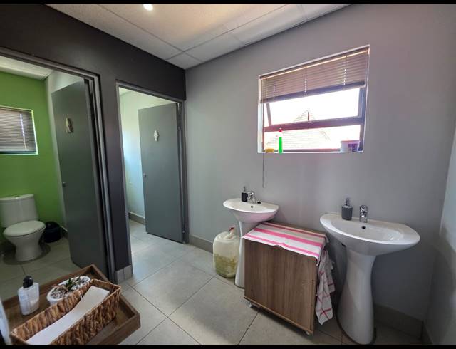 120M² OFFICE TO LET IN LANGENHOVENPARK